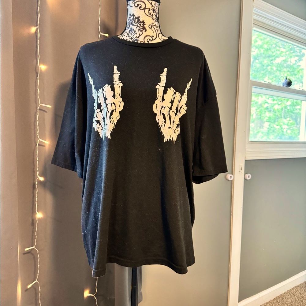 Graphic tee